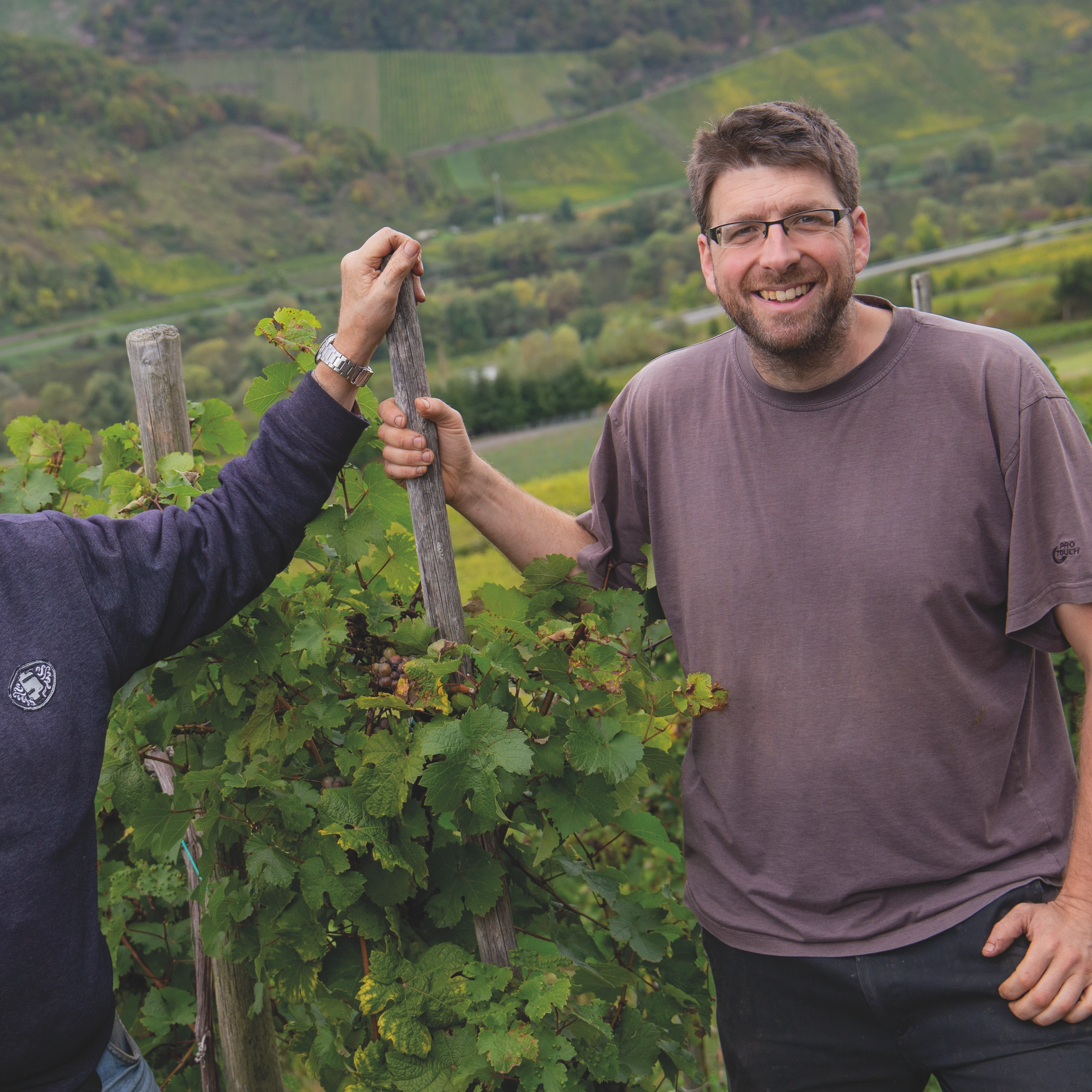familienbetrieb-immich-anker-enkirch Vater und Sohn vom Weingut Immich-Anker in Enkirch im Weinberg